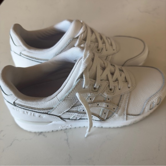 ASICS Gel-Lyte III sneakers in white Mens Size: 6.5
Women’s size: 8 - Picture 2 of 7